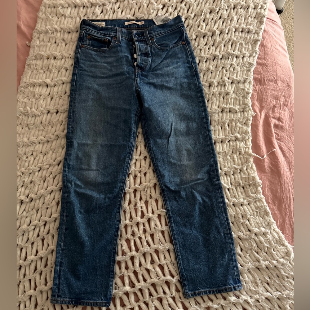 Levi's Women's Wedgie Straight medium wash Blue Jeans